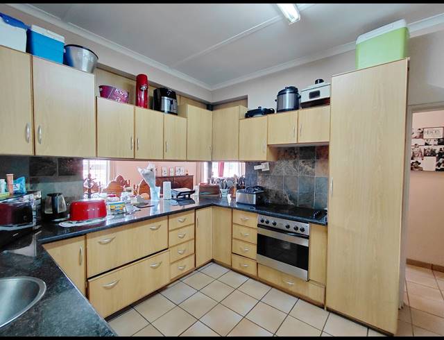 3 BEDROOM FREESTANDING FOR SALE IN MOREGLOED
